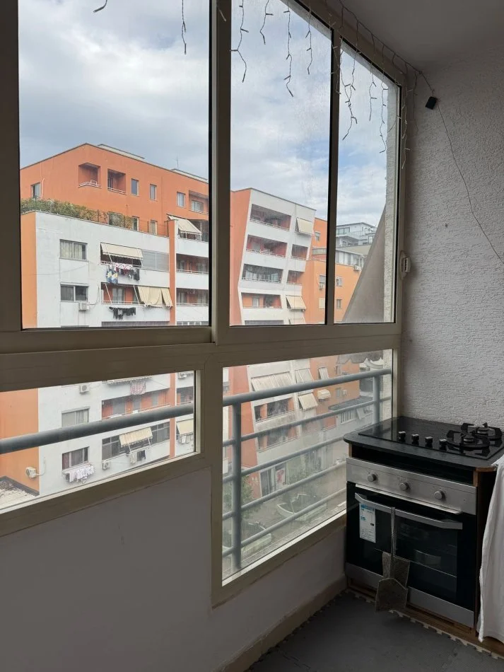 Tirane, jepet me qera apartament 2+1+Ballkon Kati 5, 100 m² 500 € (Rruga teodor keko)