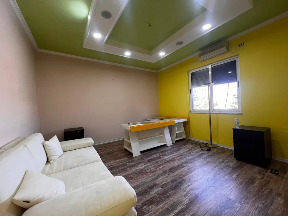 Tirane, jepet me qera 3+1 Kati 3, 115 m² 700 € (21 Dhjetori)
