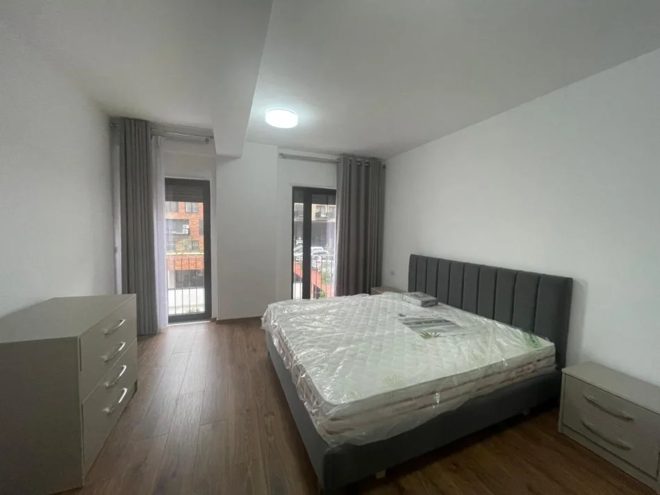 Tirane, jepet me qera apartament 1+1 Kati 2, 82 m² 700 € (Kodra e Diellit 2)