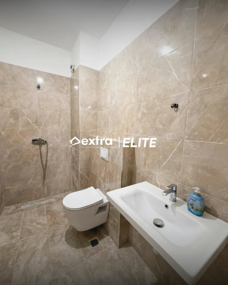 Tirane, jepet me qera apartament 2+1+Ballkon Kati 2, 100 m² 600 € (Trio Tower)