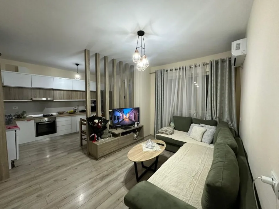 Durres, jepet me qera apartament 1+1+Aneks+Ballkon Kati 6, 60 m² 420 € 