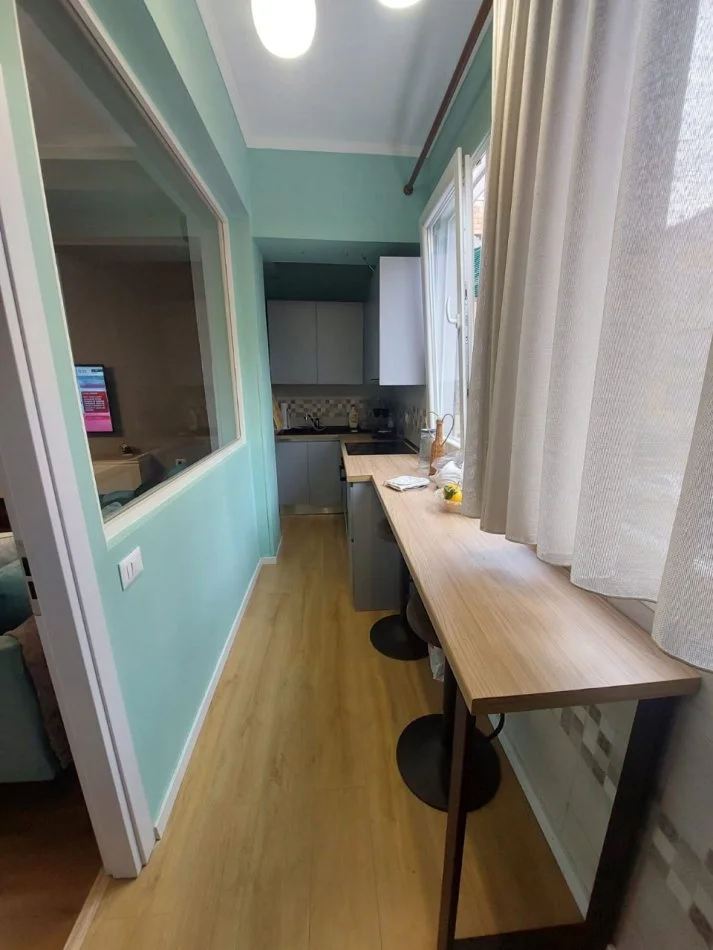 Tirane, jepet me qera apartament 3 Katshe , 210 m² 1.200 € 