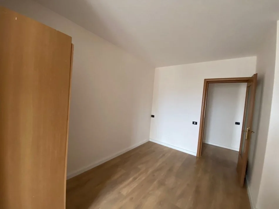 Durres, shitet apartament 1+1+Aneks+Ballkon Kati 10, 82 m² 114.000 € (TREGU FSHATAR) DURRES