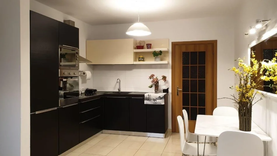 Tirane, jepet me qera apartament 1+1 , 68 m² 700 € (Rruga Sulejman Delvina)