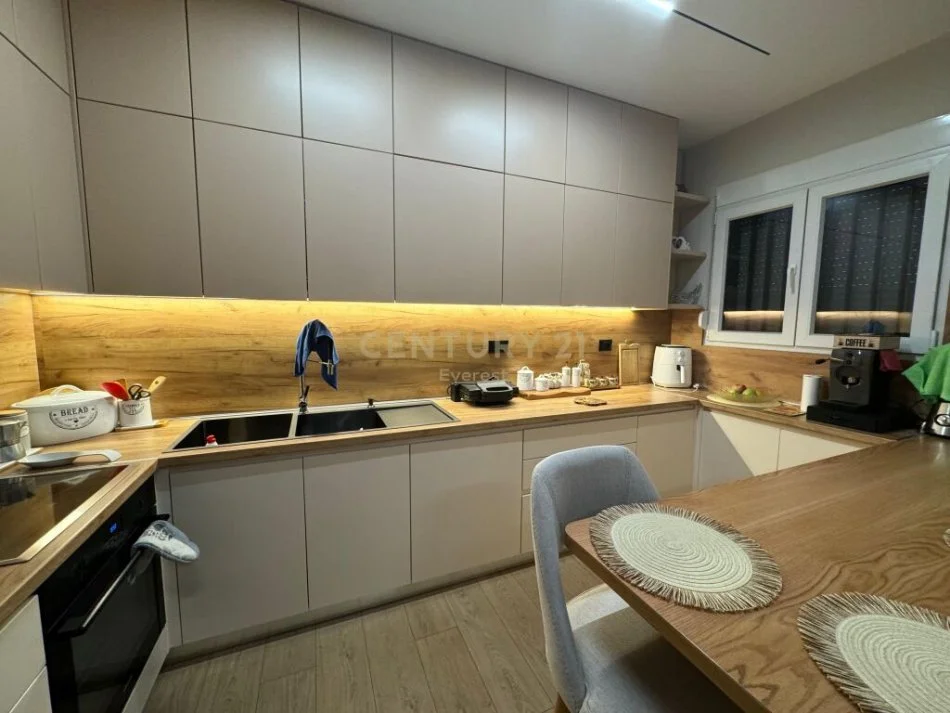 Tirane, shitet 2+1 , 97 m² 135.000 € (Rruga e Dibres prane Komisariatit Nr.4)