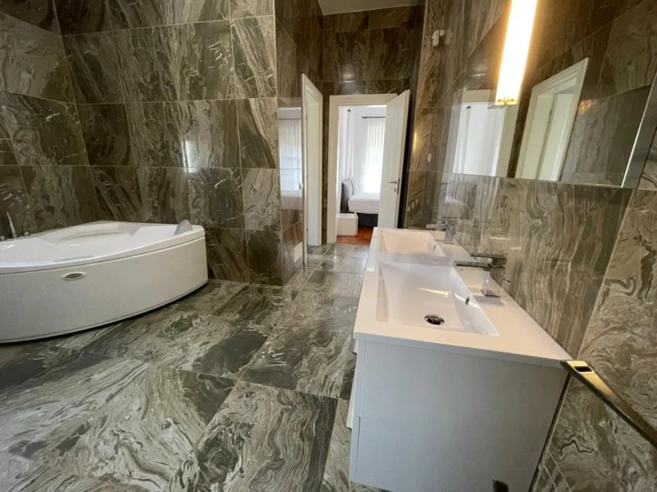 Tirane, jepet me qera Vile 4+1 , 335 m² 4.300 € (TEG)