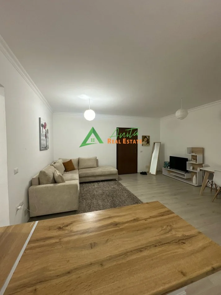 Tirane, jepet me qera apartament 1+1 Kati 1, 65 m², 47000 Leke (Kopshti Botanik)