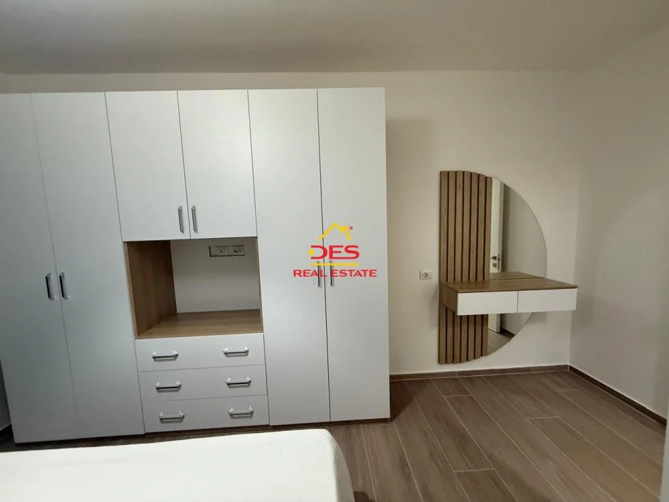 Radhime - Orikum, jepet me qera apartament 1+1+Ballkon Kati 3, 300 m² 300 € (Orikum, Vlorë)