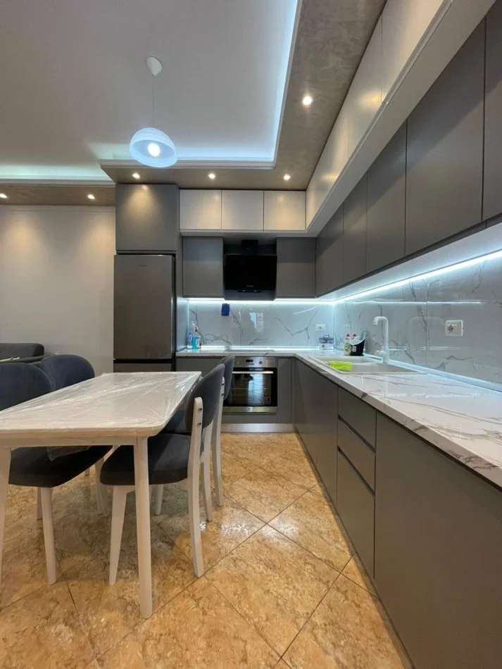 Tirane, jepet me qera apartament 2+1+Ballkon Kati 5, 100 m² 800 € (RRUGA DON BOSKO)