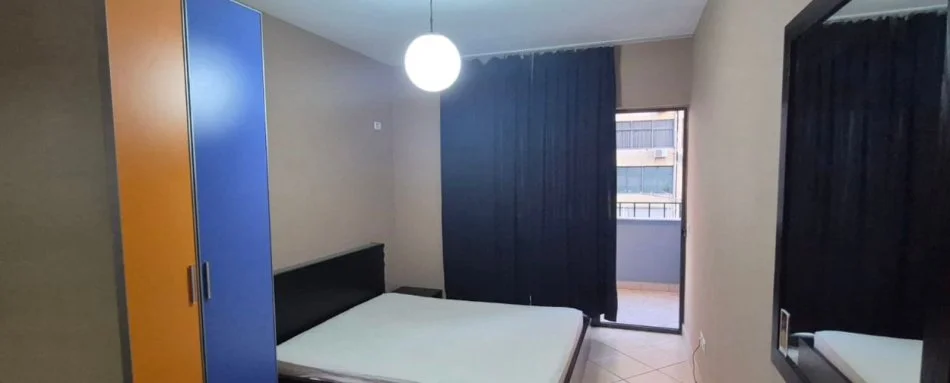 Tirane, jepet me qera apartament 2+1+Ballkon Kati 5, 700 € (Mbrapa universitetit europian)