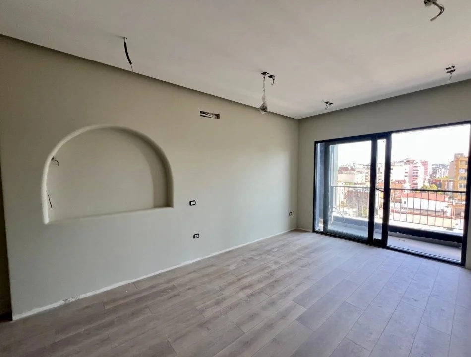Tirane, jepet me qera apartament 1+1 Kati 7, 53 m² 800 € (Barrikadave)