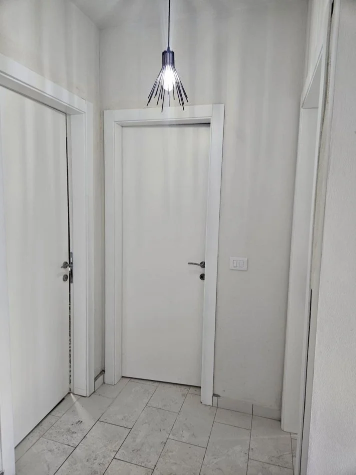 Tirane, jepet me qera apartament 1+1+Ballkon Kati 10, 70 m² 500 € (Kompleksi Golden Park)