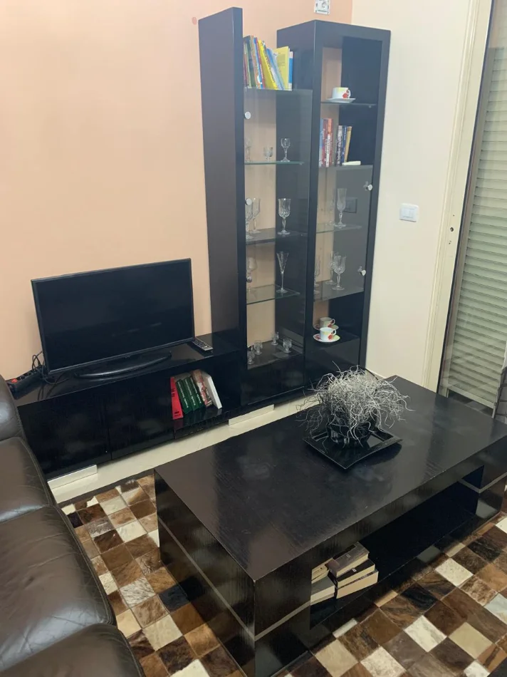 Tirane, jepet me qera apartament 2+1 Kati 5, 450 € (kashar)