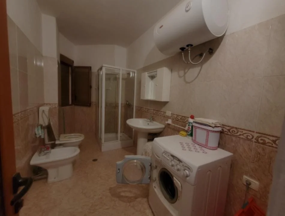 Durres, shitet apartament 1+1+Ballkon Kati 4, 65.000 € 