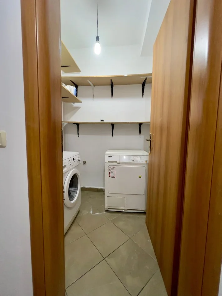 Tirane, jepet me qera apartament 1+1 Kati 3, 550 m² 550 € (RRUGA E KAVAJES)