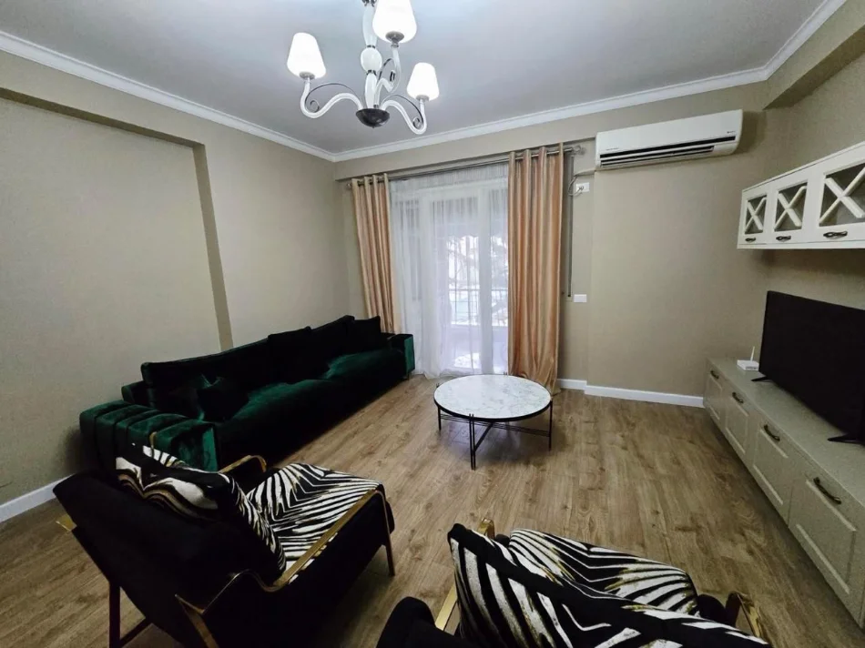 Tirane, jepet me qera apartament 3+1+Ballkon Kati 2, 128 m² 1.400 € (Kopshti Zoologjik)