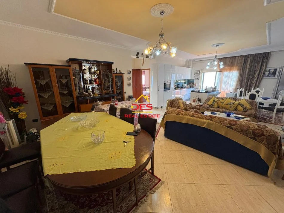 Vlore, shitet apartament 2+1+Ballkon Kati 4, 107 m² (Rruga Kosova)
