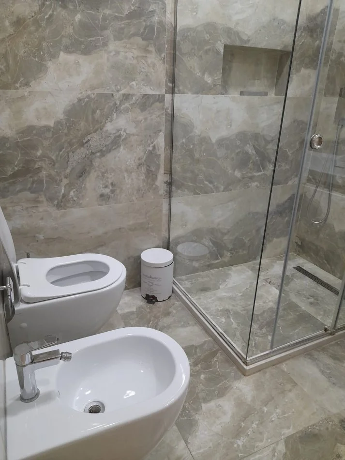 Tirane, jepet me qera apartament 2+1+Aneks+Ballkon Kati 3, 520 € 