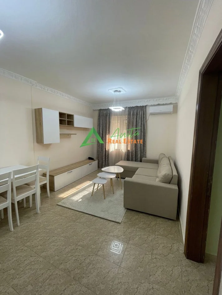 Tirane, jepet me qera apartament 1+1+Ballkon Kati 1, 50 m² 500 € (Myslym SHyri/tregu Cam)