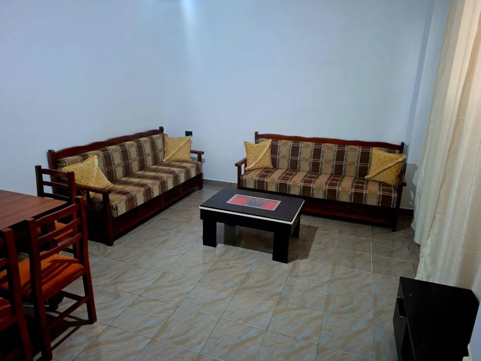 Tirane, jepet me qera apartament 1+1 Kati 2, 80 m² 320 € (Yzberisht)