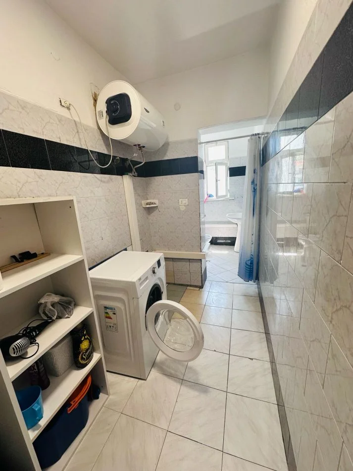 Tirane, jepet me qera apartament 2+1+Ballkon Kati 4, 80 m² 550 € 