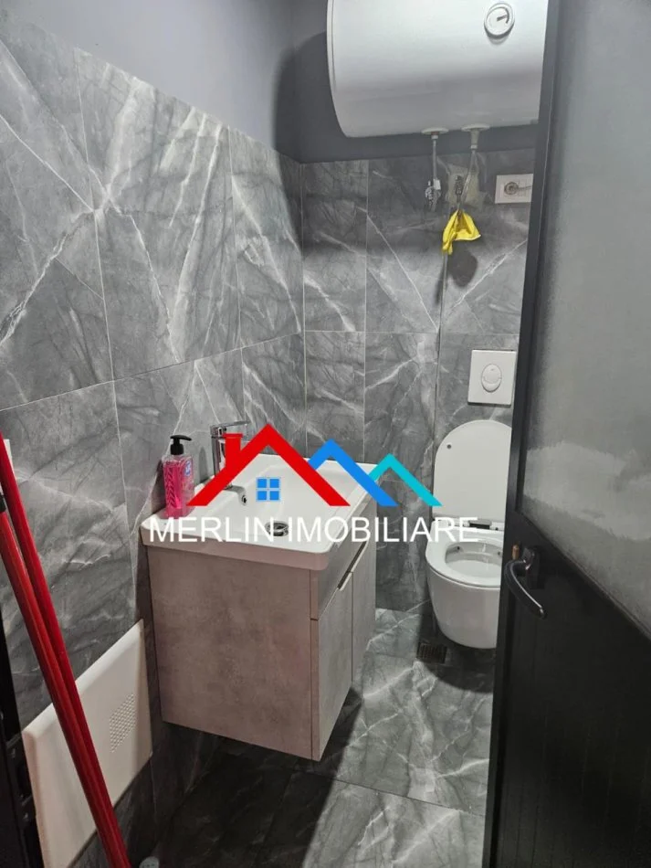 Tirane, shitet ambjent biznesi, Kati 0, 120 m² 300.000 € (RRUGA DEMOKRACIA,BATHORE)