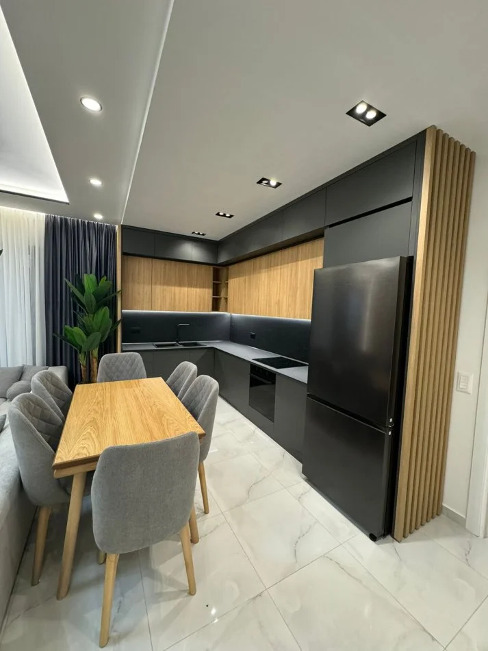 Tirane, shitet shtepi , 420.000 € (astir)