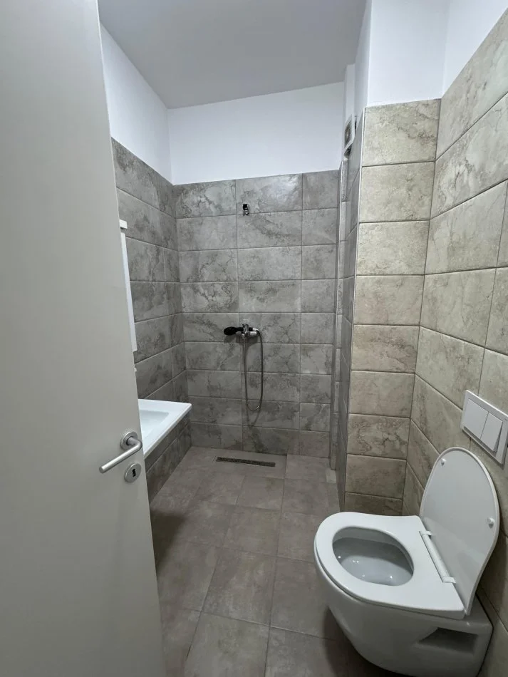 Tirane, jepet me qera apartament 2+1 Kati 3, 96 m² 850 € (Trio Towers Rezidence)