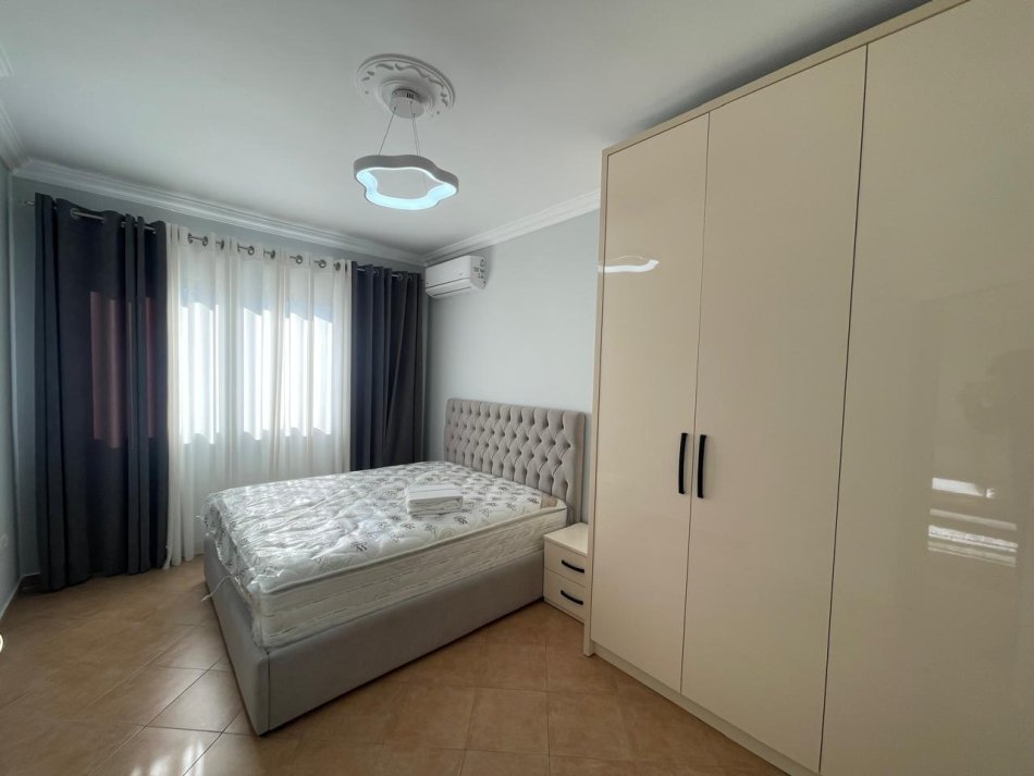Tirane, jepet me qera apartament 2+1 Kati 7, 100 m² 800 € (Rruga e Kavajes)