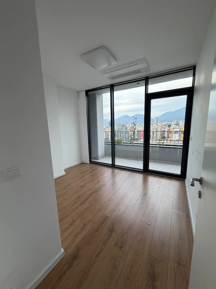 Tirane, jepet me qera zyre Kati 12, 200 m² 3.000 € (Lake View Residence)