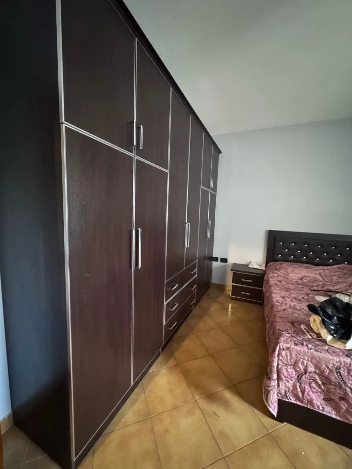 Tirane, jepet me qera apartament 1+1+Ballkon Kati 4, 70 m² 400 € (rruga Don Bosko)