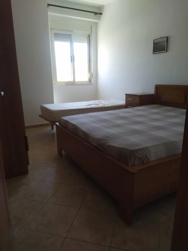 Tirane, jepet me qera apartament 1+1 Kati 3, 65 m² 500 € (Rruga riza cerova)