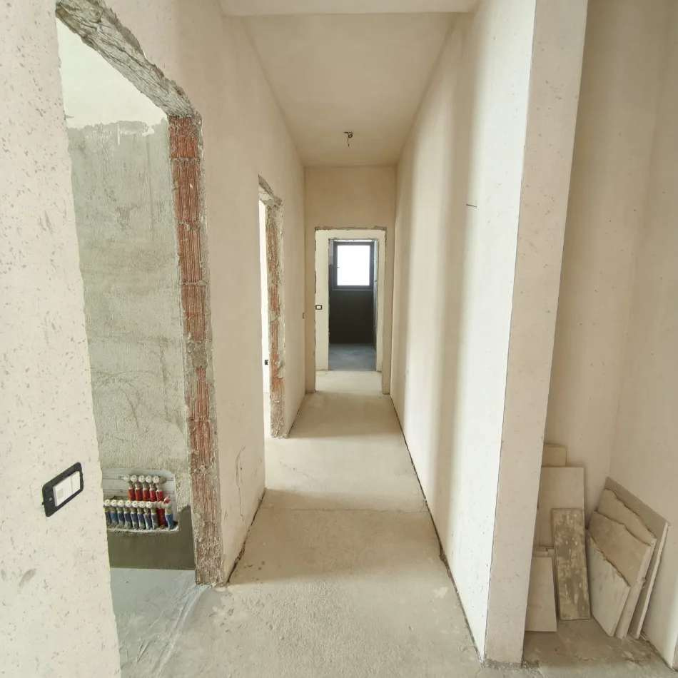 Tirane, shitet apartament 3+1 Kati 1, 150 m² 477.000 € 