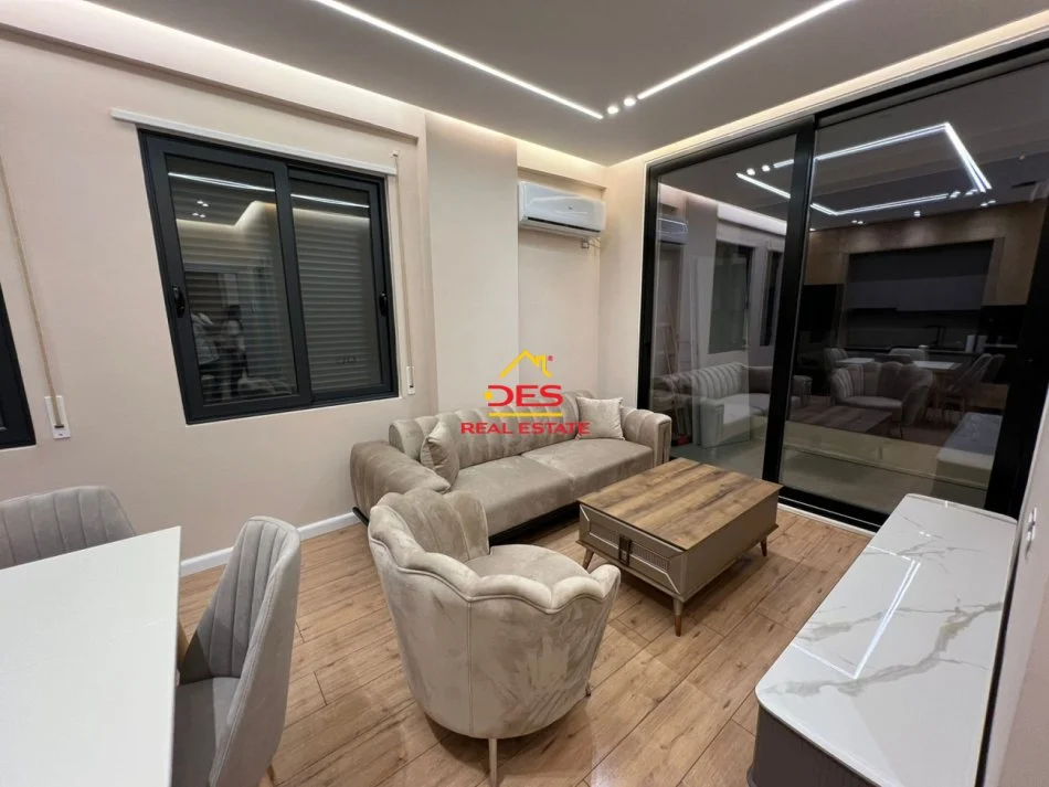 Vlore, jepet me qera apartament 1+1+Ballkon Kati 3, 60 m² 500 € (Rruga Dhimitër Konomi)