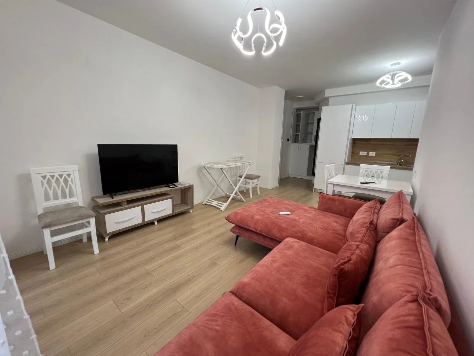 Tirane, jepet me qera apartament 1+1 Kati 3, 56 m² 600 € (Tek 21 dhjetori)