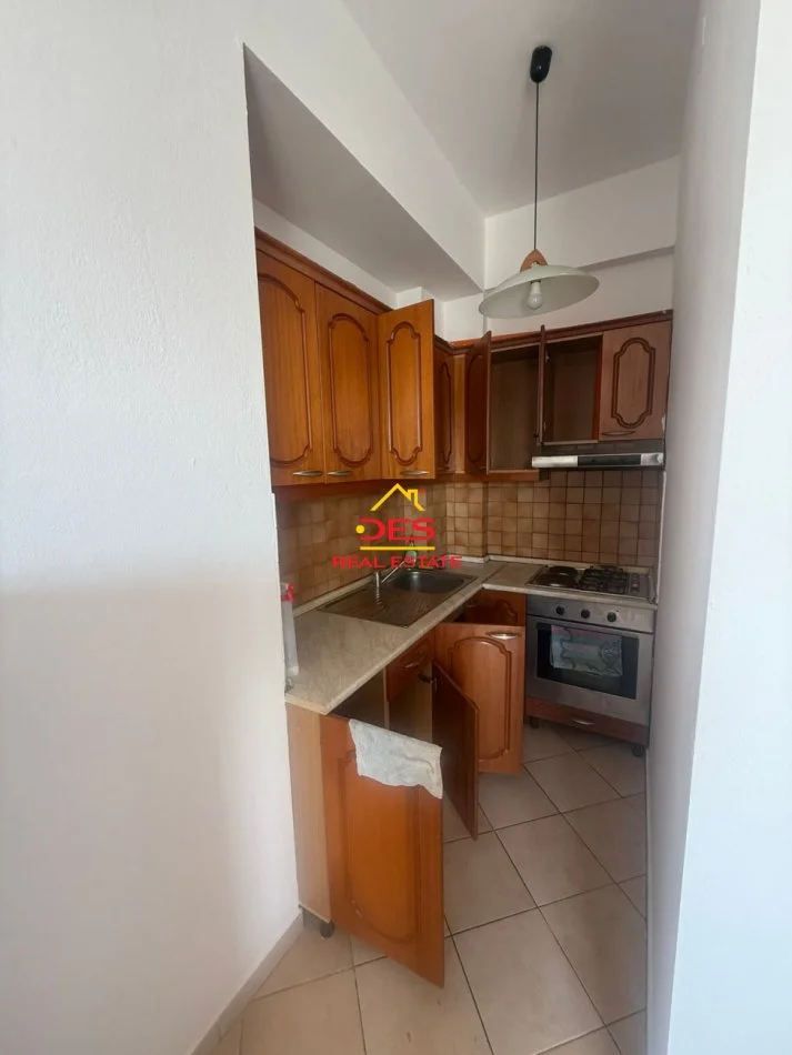 Vlore, jepet me qera apartament 1+1+Ballkon Kati 1, 70 m² 300 € (Orikum)