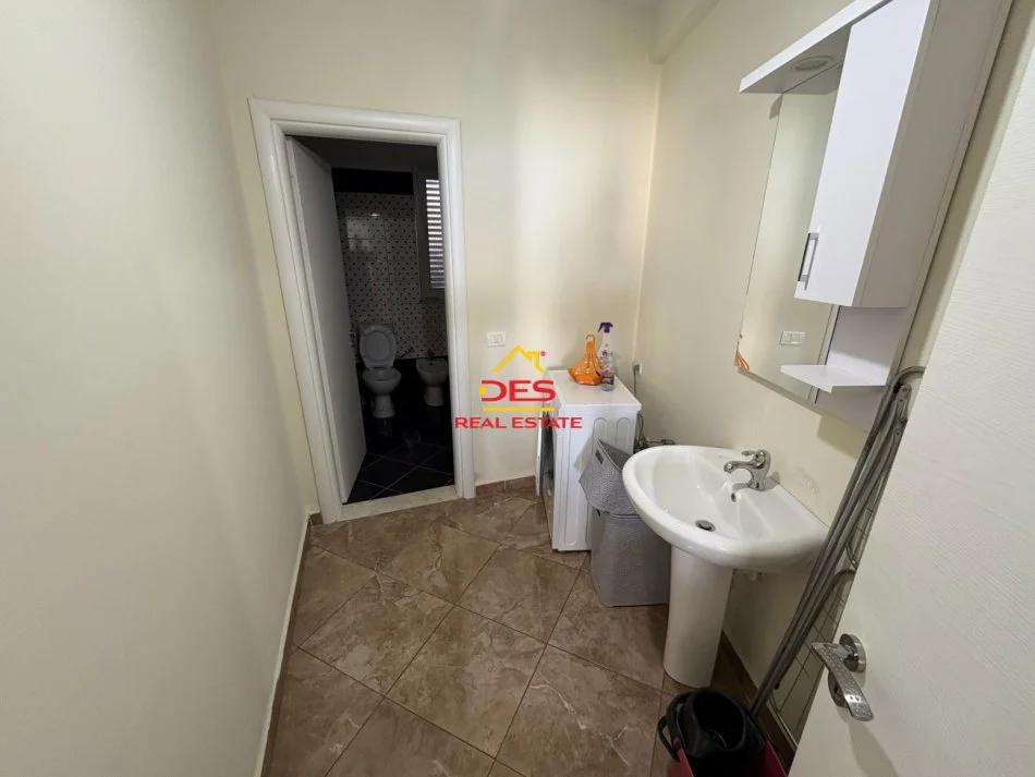 Vlore, shitet apartament 1+1+Ballkon Kati 3, 71 m² 225.000 € (Rruga Aleksandër Moisiu)