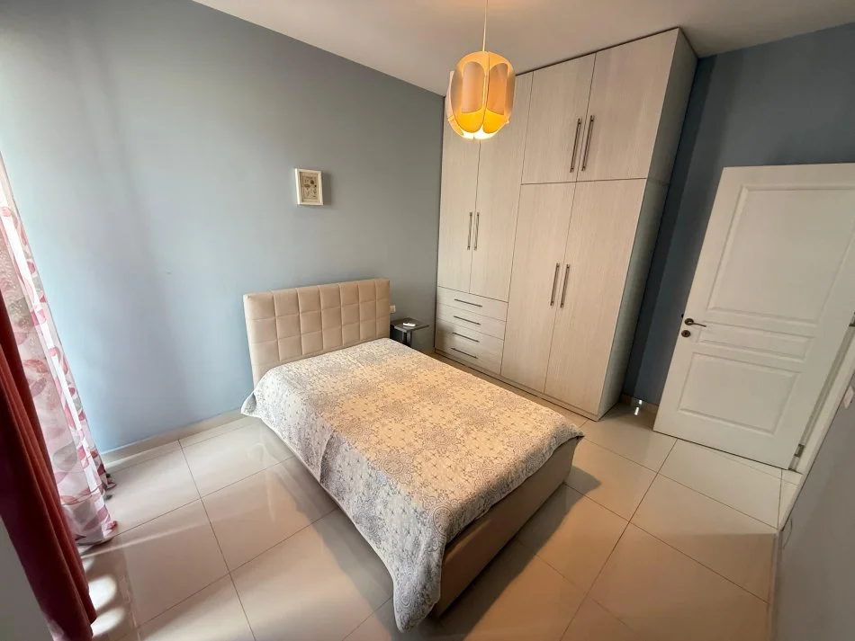 Tirane, jepet me qera apartament 2+1 Kati 5, 105 m² 600 € (Kompleksi Asl)