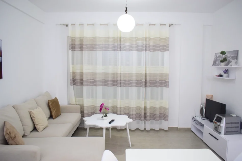 Vlore - Lungomare, jepet me qera apartament ne plazh 1+1+Ballkon Kati 2, 75 m² 65 € 