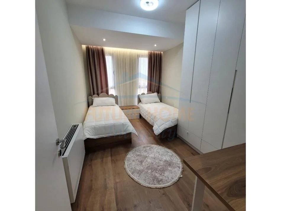 Tirane, jepet me qera apartament 2+1+Ballkon Kati 2, 100 m² 800 € (Farmacia 10)