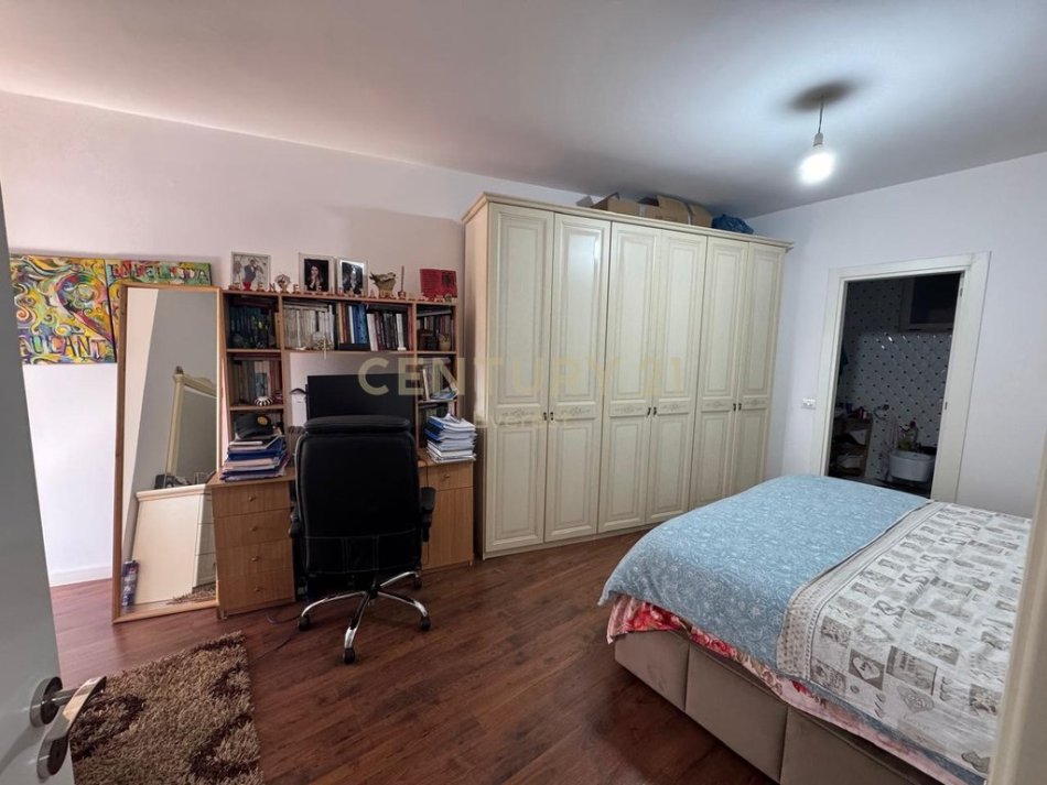 Tirane, jepet me qera apartament 2+1 Kati 6, 115 m² 700 € (ASTIR)