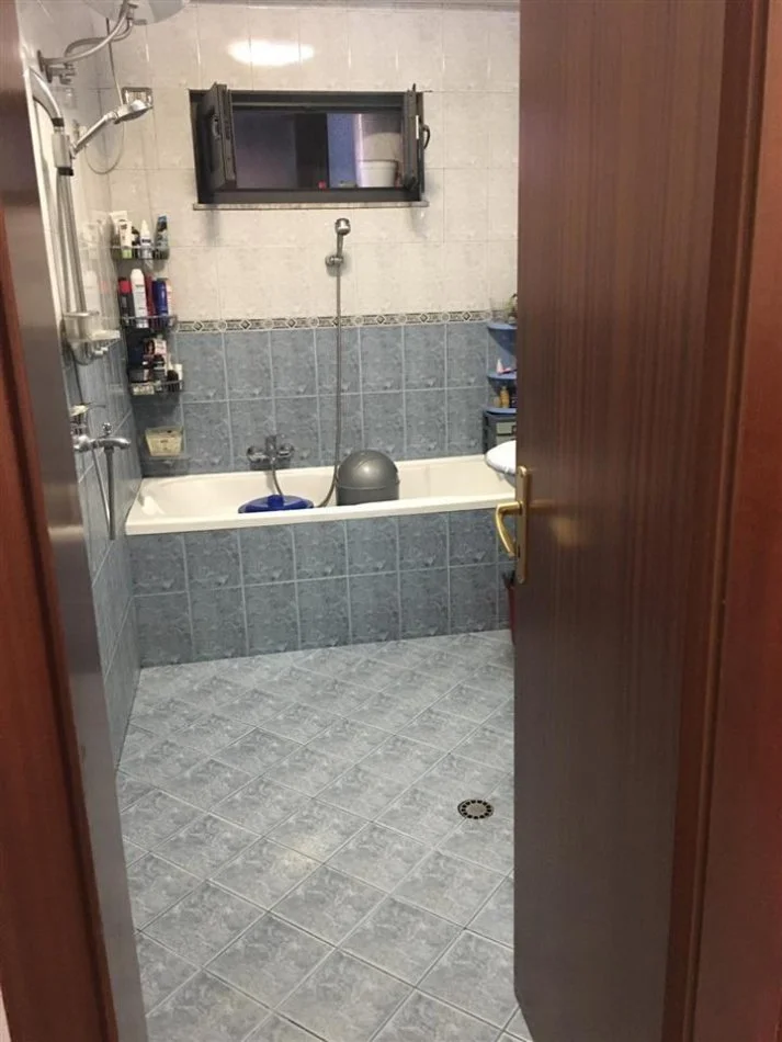 Tirane, jepet me qera apartament 1+1+Ballkon Kati 3, 80 m² 500 € (rruga Mine Peza)