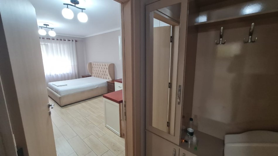 Tirane, jepet me qera apartament 2+1+Ballkon Kati 2, 85 m² 700 € (Kika 3 rruga Anton Lufi)