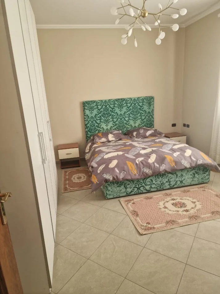 Tirane, jepet me qera Vile 2+1+Ballkon Kati 1, 100 m² 550 € (Rruga Tele Ndini)