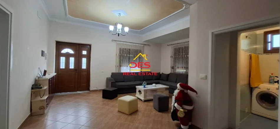 Vlore, jepet me qera shtepi 2+1+Ballkon Kati 0, 120 m² 250 € (Rruga Halim Xhelo)