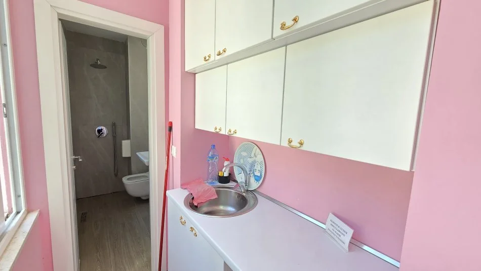 Tirane, jepet me qera ambjent biznesi Kati 1, 118 m² 1.300 € (Stadiumi Dinamo)