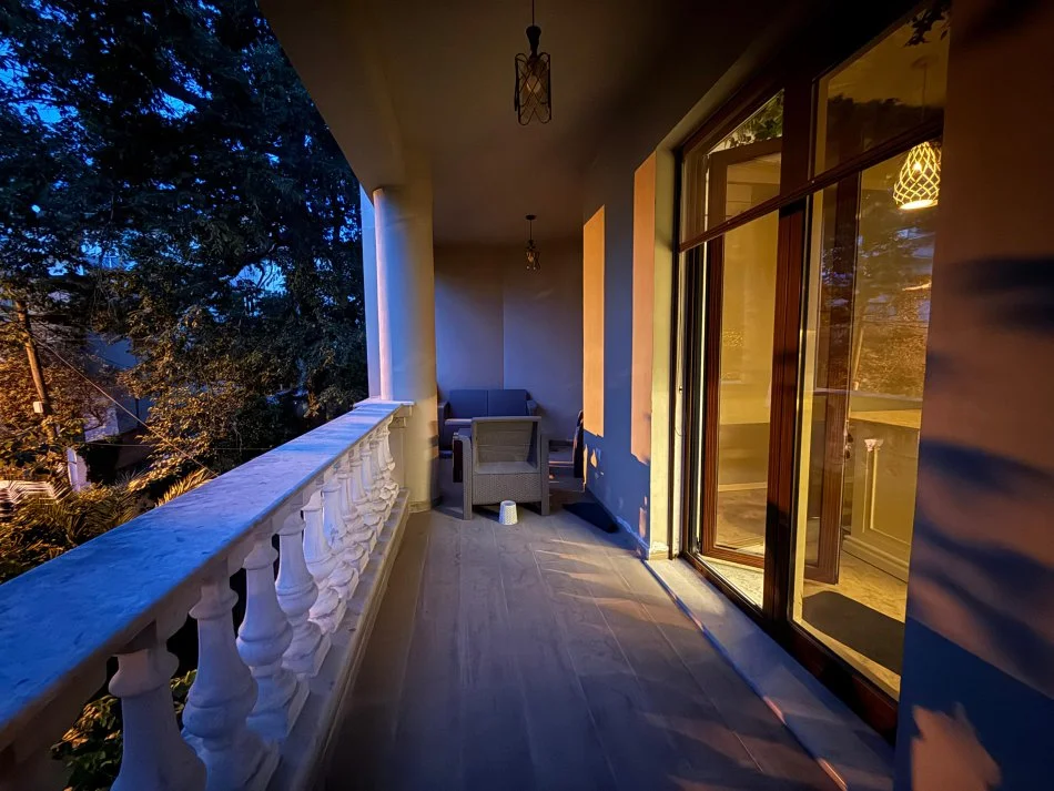 Tirane, jepet me qera apartament 3+1+Ballkon Kati 2, 192 m² 1.200 € (RRUGA BLLOKU I VILAVE)