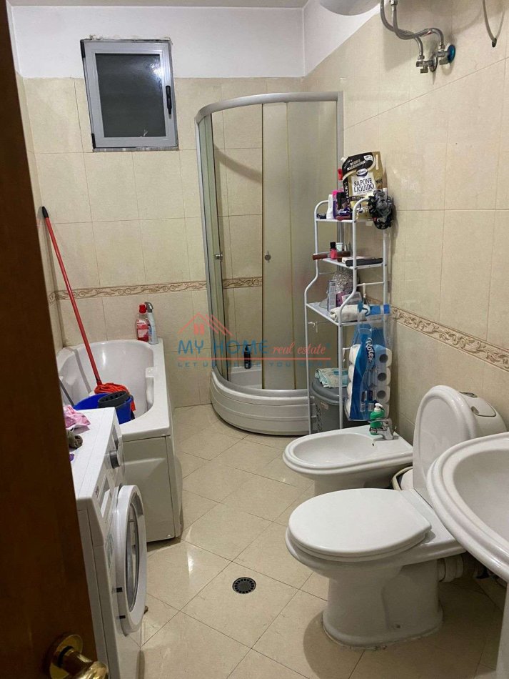 Tirane, jepet me qera apartament 2+1+Ballkon Kati 4, 110 m² 600 € (Komuna e Parisit)