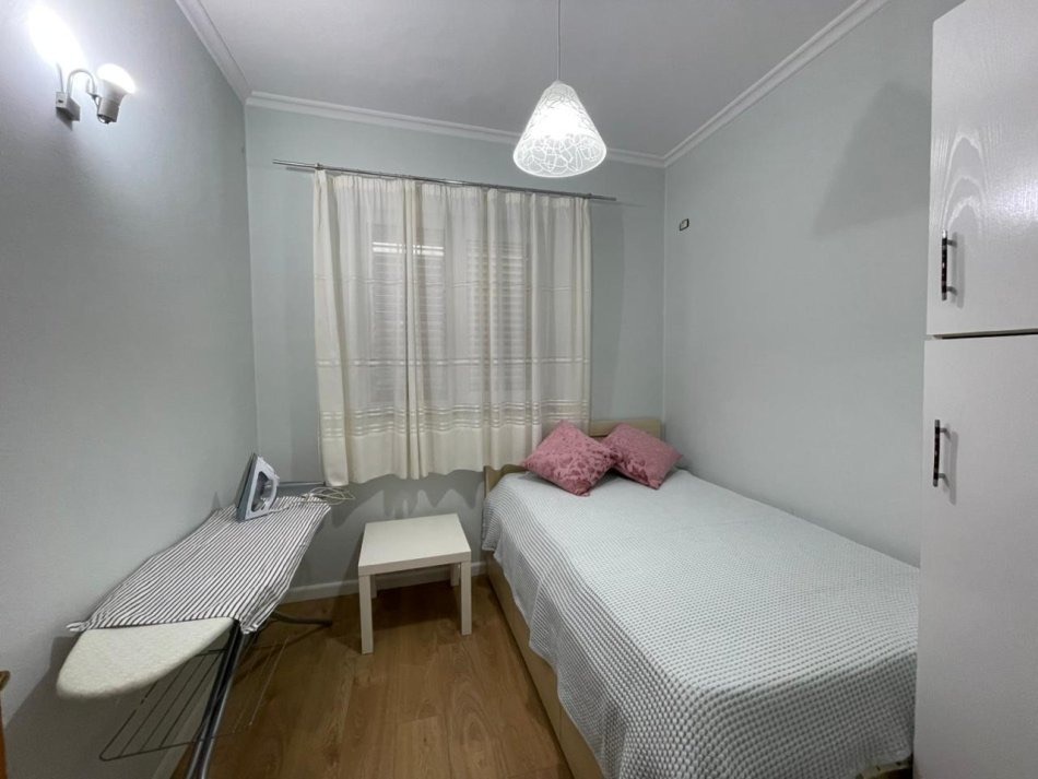 Tirane, jepet me qera apartament 2+1 Kati 2, 103 m² 850 € (Rruga e Durresit)