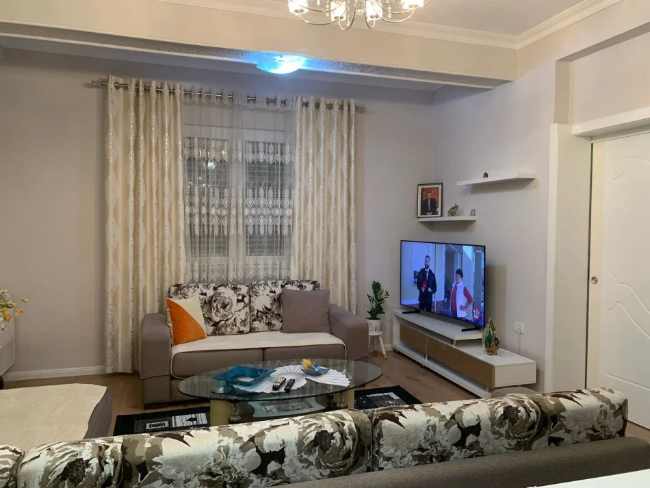 Tirane, jepet me qera apartament duplex Dublex , 120 m² 800 € (Selite, Rruga Rexhep Pinari.)
